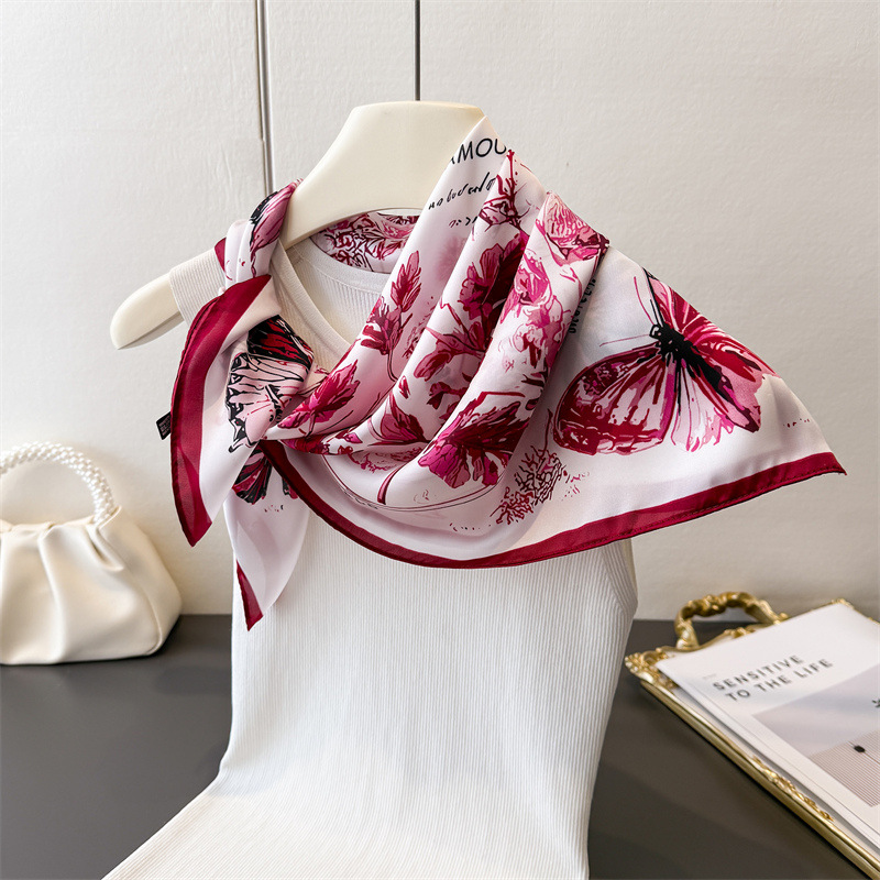 Vintage Butterfly Sketch Squar - Silk Neck Scarf recension och pris