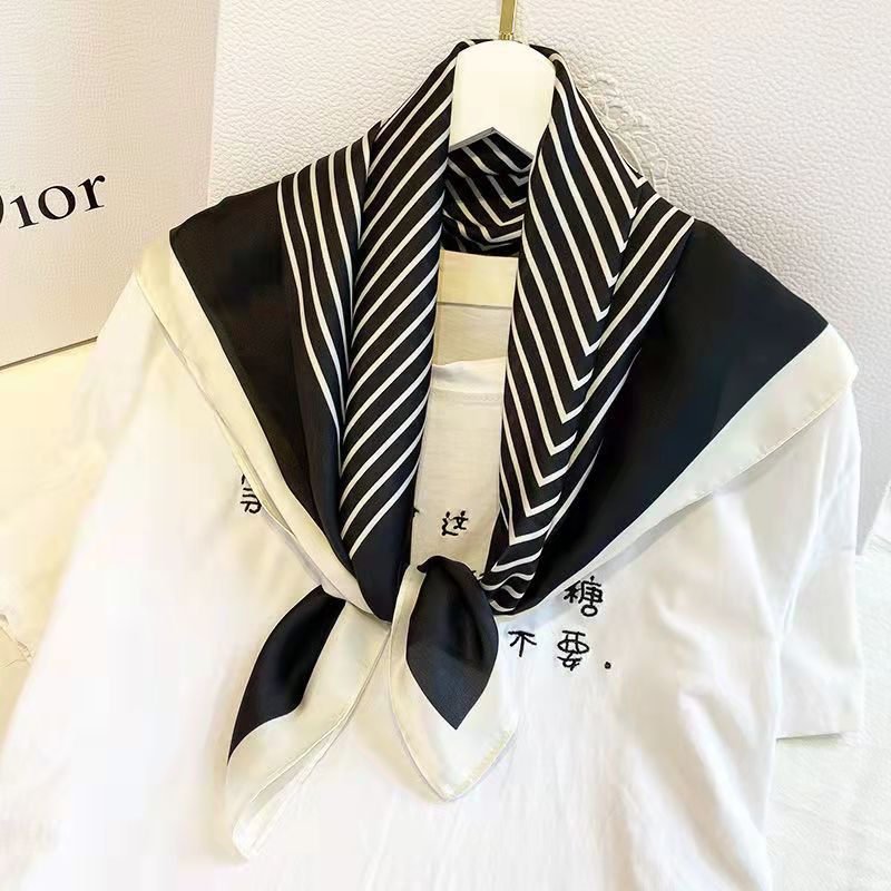 Fashion Square 70cm Black and  - Silk Tie Striped recension och pris
