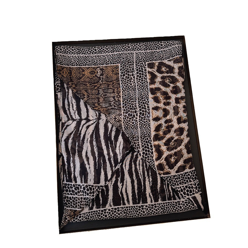 Leopard Small Long Silk Scarf  - Ascot Neck Scarf recension och pris